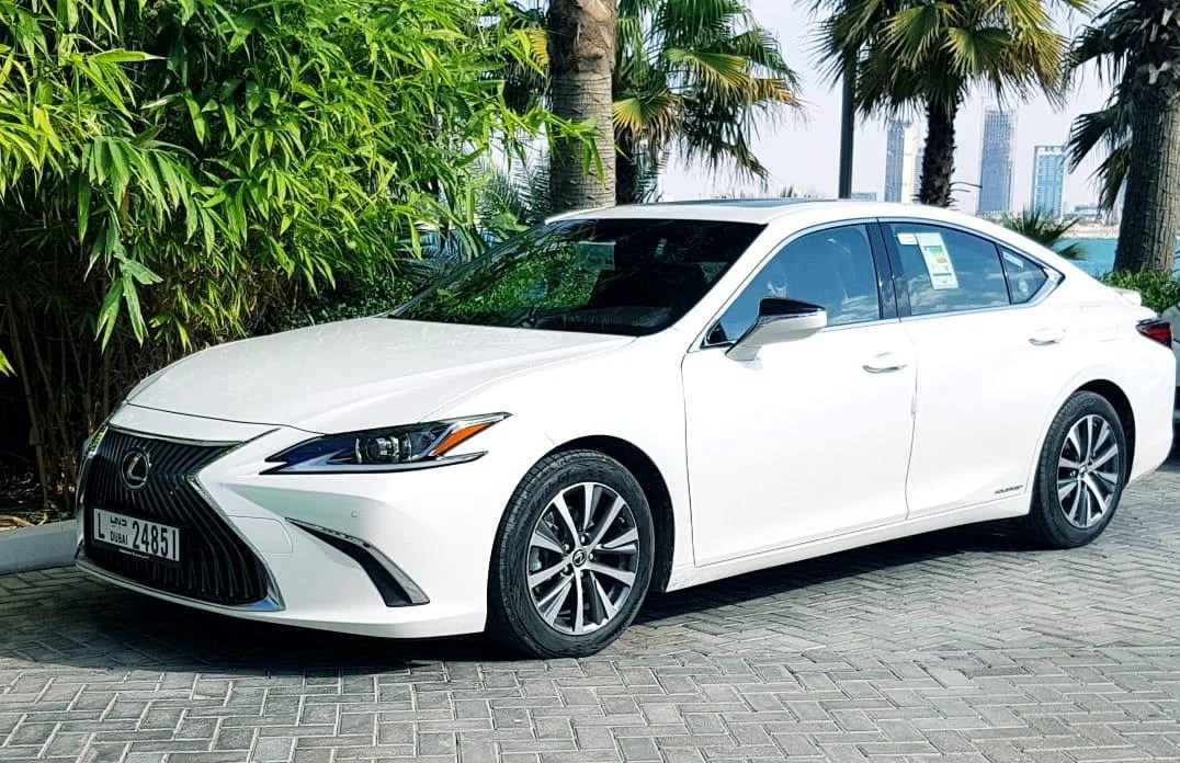 Lexus ES350 With Chauffeur Driver Rental Offer Dubai